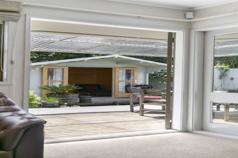 Photo of property in 1/274b Birkdale Road, Birkdale, Auckland, 0626