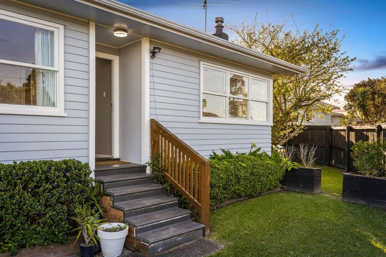 Photo of property in 1/86 Tirimoana Road, Te Atatu South, Auckland, 0602