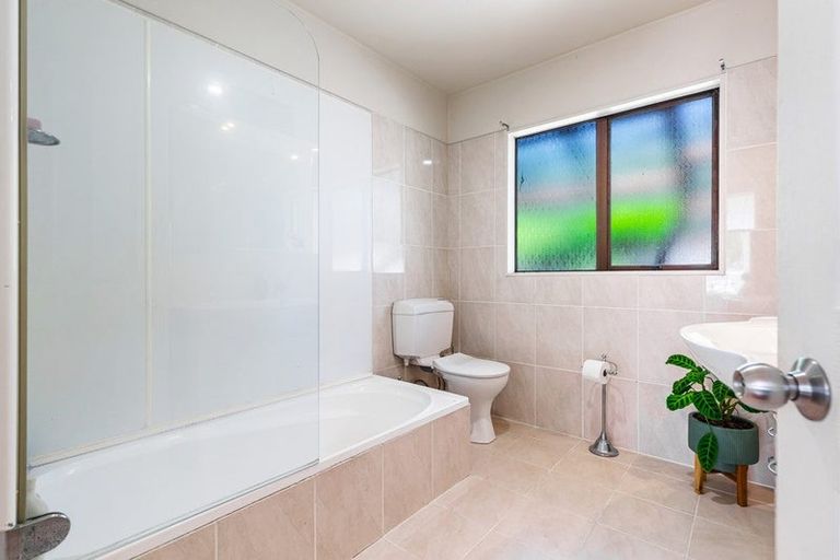 Photo of property in 29a Clayburn Road, Glen Eden, Auckland, 0602