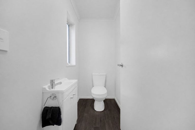 Photo of property in 56 Claverdon Drive, Massey, Auckland, 0614