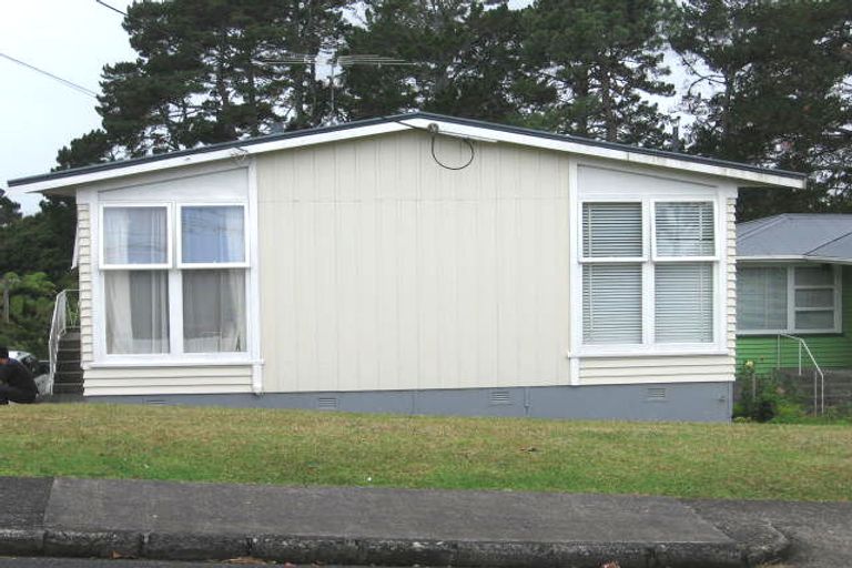 Photo of property in 22 Crystal Avenue, Glendene, Auckland, 0602