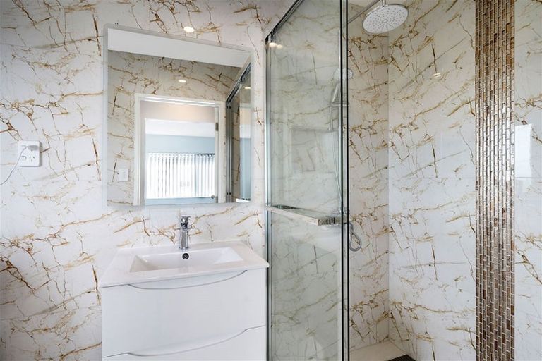 Photo of property in 23 Riverglade Parkway, Te Atatu South, Auckland, 0610