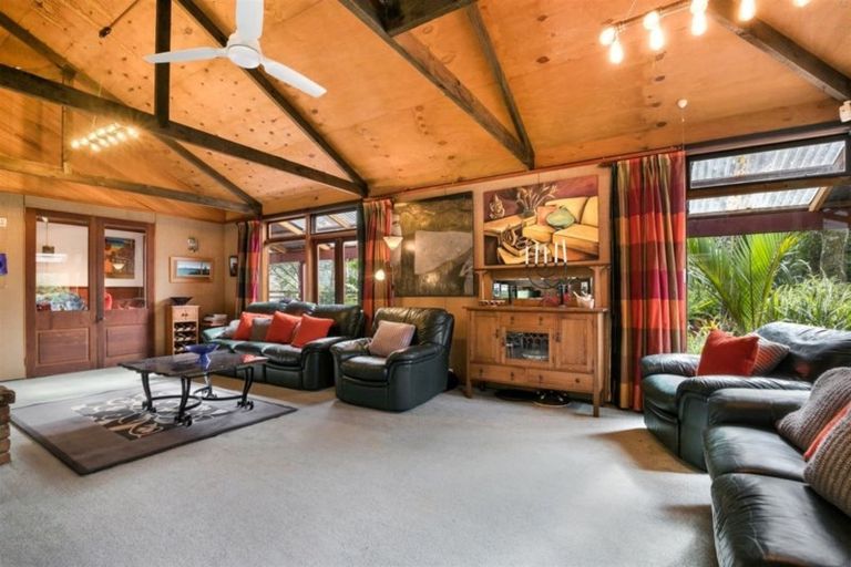 Photo of property in 118 Bethells Road, Waitakere, Henderson, 0781