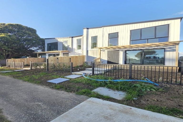 Photo of property in 408 Roscommon Road, Clendon Park, Auckland, 2103