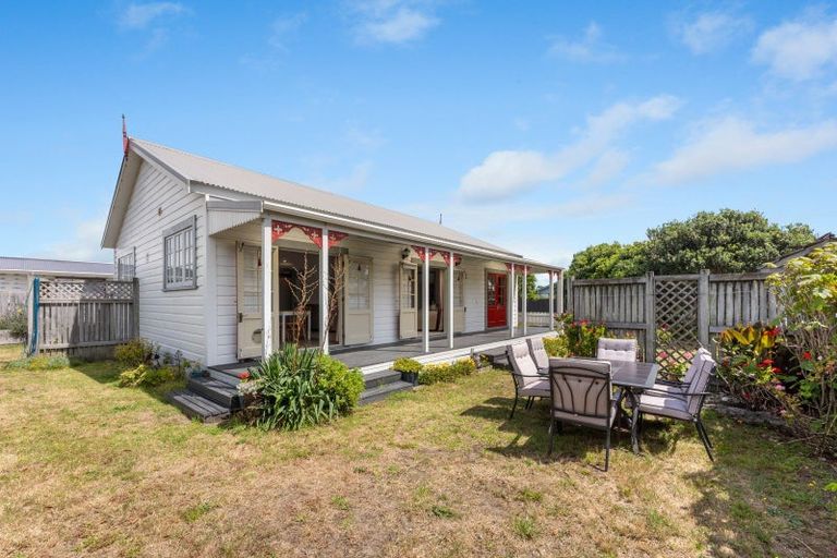 Photo of property in 1 Eruini Street, Waikanae Beach, Waikanae, 5036
