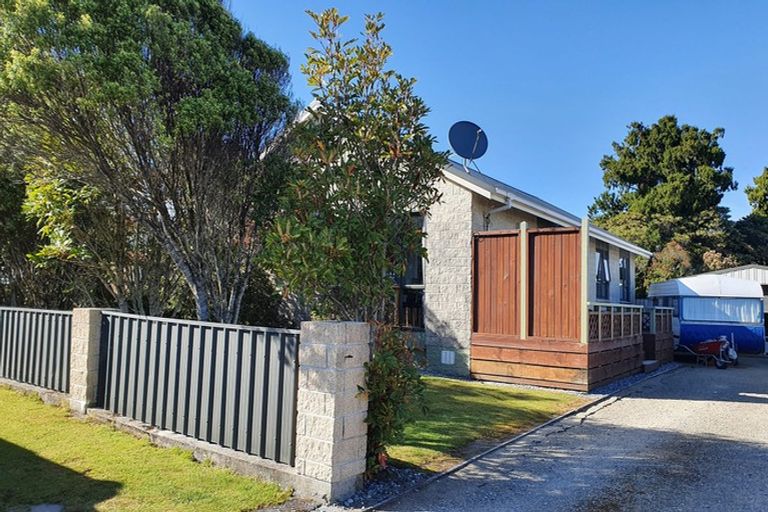 Photo of property in 16 Stirling Drive, Greymouth, 7805