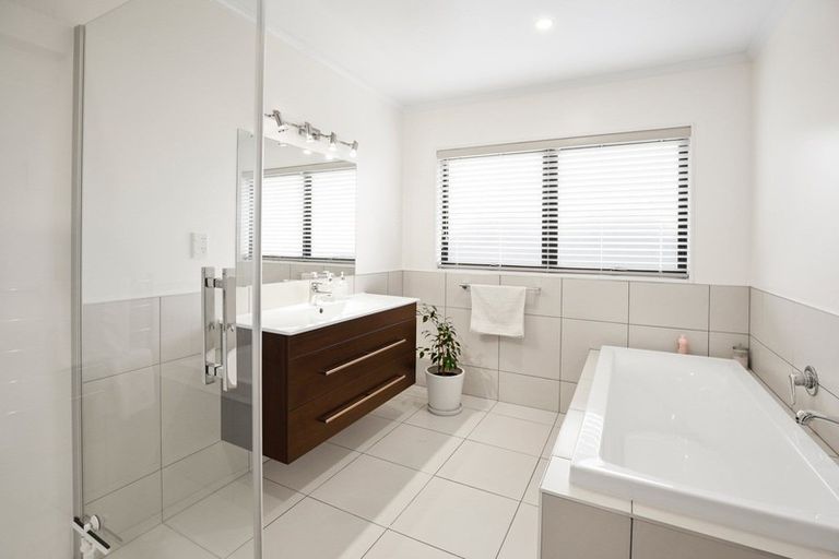 Photo of property in 7 Burn-murdoch Street, St Andrews, Hamilton, 3200