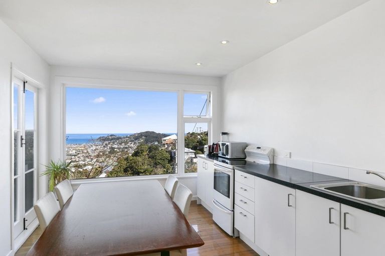 Photo of property in 16 Alexandra Road, Roseneath, Wellington, 6021