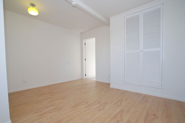 Photo of property in 21 Camrose Place, Glenfield, Auckland, 0629