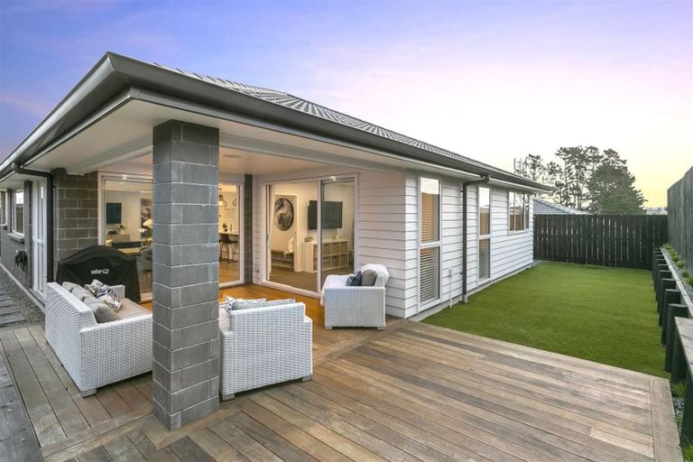 Photo of property in 1 Grenache Way, Kumeu, 0810