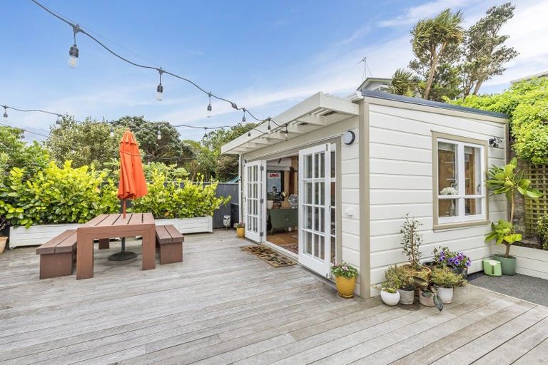 Photo of property in 8 Veronica Street, Brooklyn, Wellington, 6021