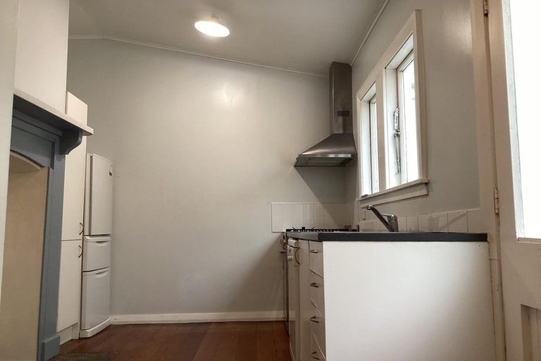 Photo of property in 82 Kelburn Parade, Kelburn, Wellington, 6012