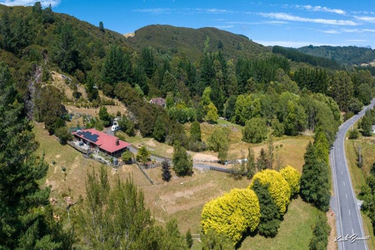 Photo of property in 243 Katherine Mansfield Drive, Whitemans Valley, Upper Hutt, 5371