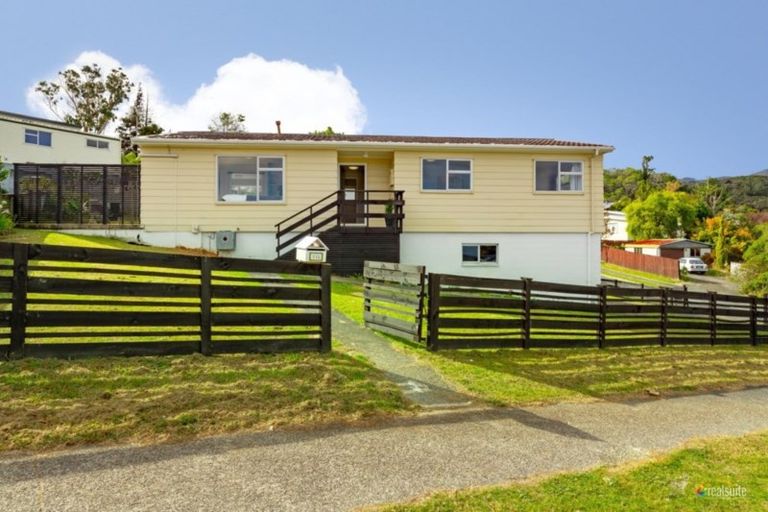 Photo of property in 118 Norana Road, Timberlea, Upper Hutt, 5018