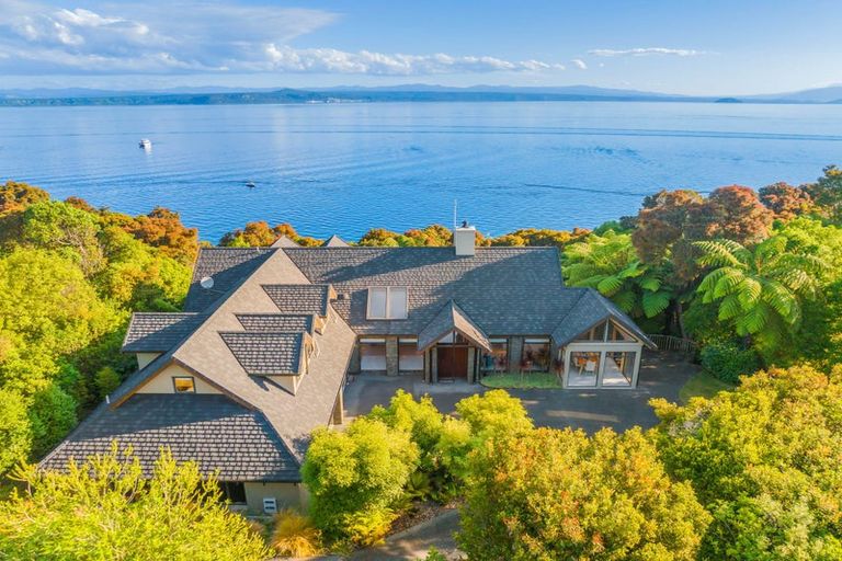 Photo of property in 3 Whakamoenga Point, Acacia Bay, Taupo, 3385