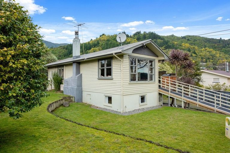 Photo of property in 85 Hampden Street, Picton, 7220