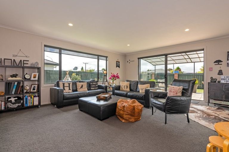 Photo of property in 4 Angelina Way, Kelvin Grove, Palmerston North, 4414