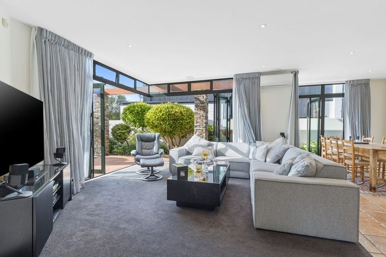 Photo of property in 7 Frieston Road, Milford, Auckland, 0620