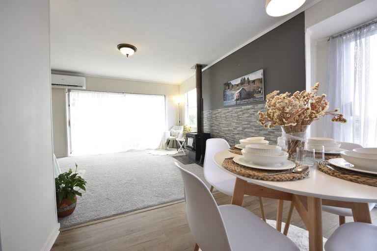 Photo of property in 38 Sunvue Road, Glen Eden, Auckland, 0602