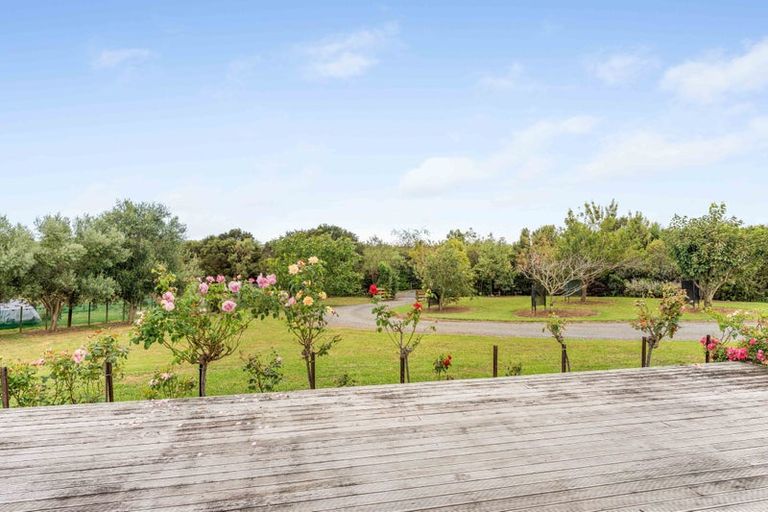 Photo of property in 32 Ketemaringi Way, Manakau, Levin, 5573