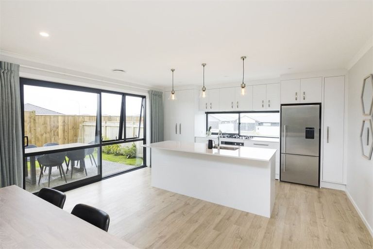 Photo of property in 202 Pacific Drive, Fitzherbert, Palmerston North, 4410