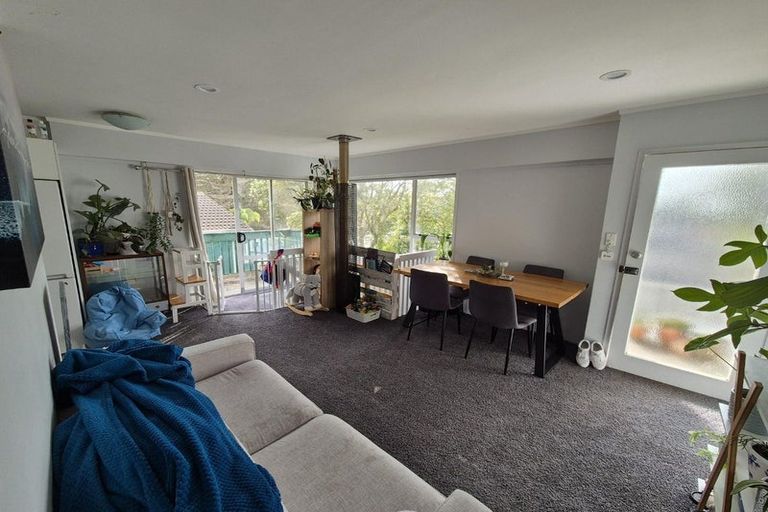 Photo of property in 2/12 Mahuta Grove, Northcote, Auckland, 0627