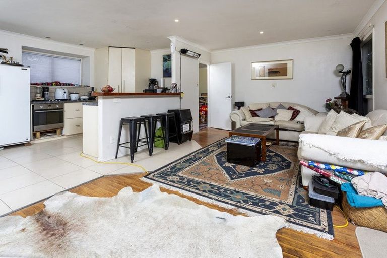 Photo of property in 71 Lauderdale Road, Birkdale, Auckland, 0626