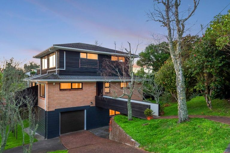 Photo of property in 5 Island Bay Road, Beach Haven, Auckland, 0626