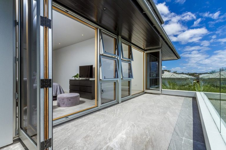 Photo of property in 21 Whitby Crescent, Mairangi Bay, Auckland, 0630