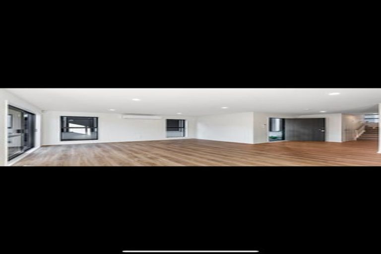 Photo of property in 2/6 Woodhouse Place, West Harbour, Auckland, 0618