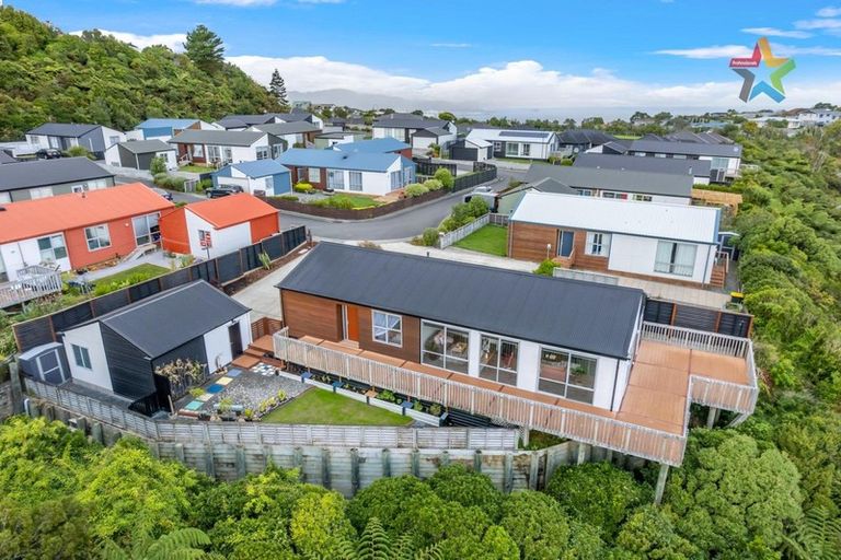 Photo of property in 18 Otonga Heights, Maungaraki, Lower Hutt, 5010