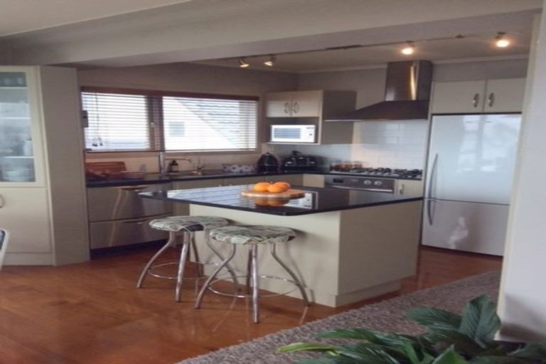 Photo of property in 73 Sylvan Avenue, Northcote, Auckland, 0627