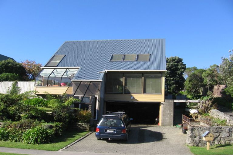 Photo of property in 16 Lakewood Avenue, Churton Park, Wellington, 6037
