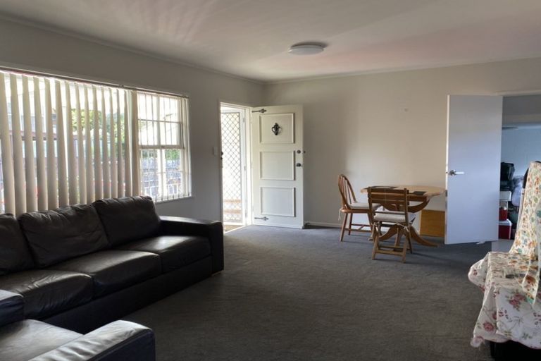 Photo of property in 1/23 Manhattan Heights, Glendene, Auckland, 0602