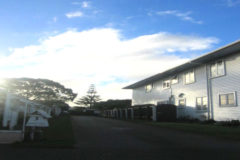 Photo of property in 5 Woburn Place, Takaro, Palmerston North, 4412