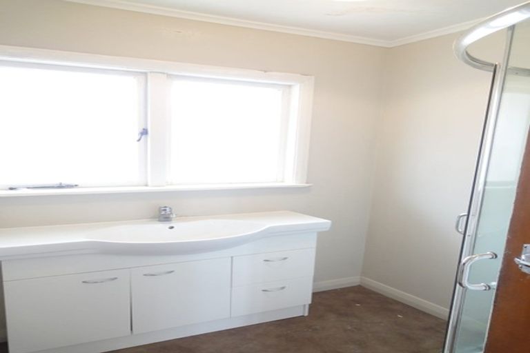 Photo of property in 235 Te Atatu Road, Te Atatu South, Auckland, 0610