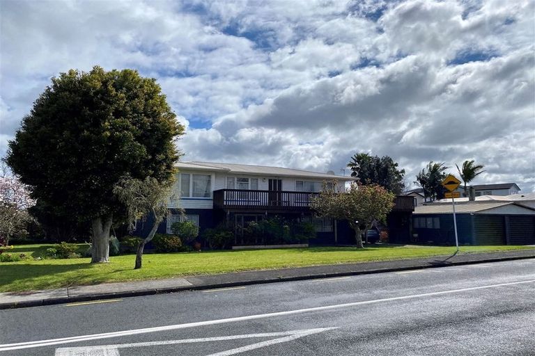Photo of property in 51 Taikata Road, Te Atatu Peninsula, Auckland, 0610