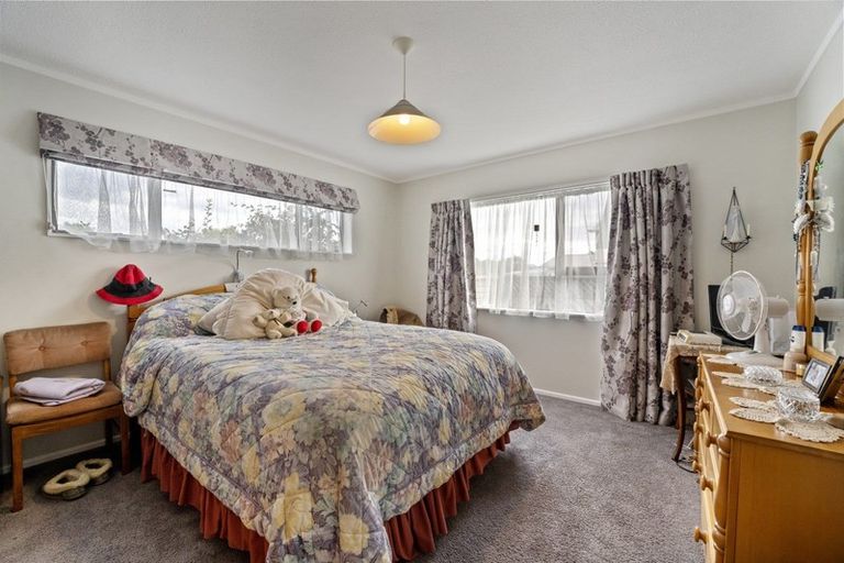 Photo of property in 32 Eruini Street, Waikanae Beach, Waikanae, 5036