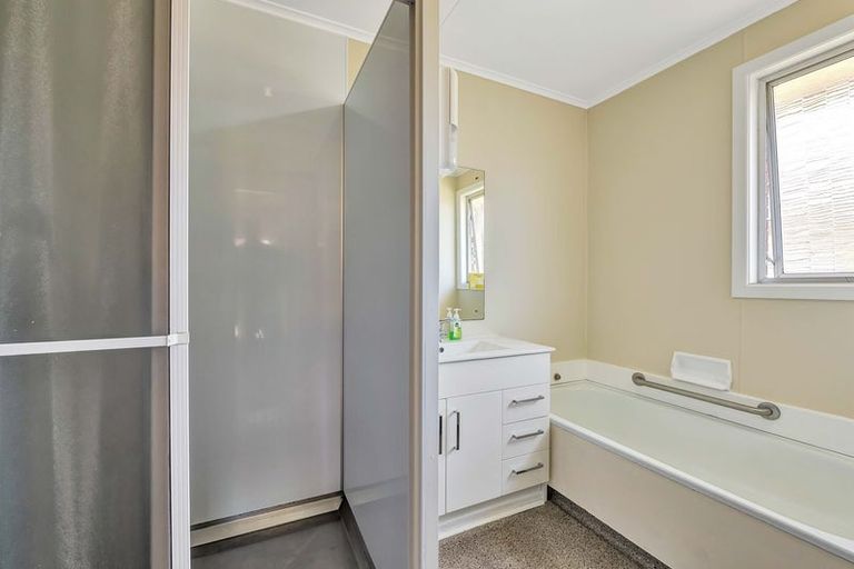 Photo of property in 8 Kennedy Place, Merrilands, New Plymouth, 4312