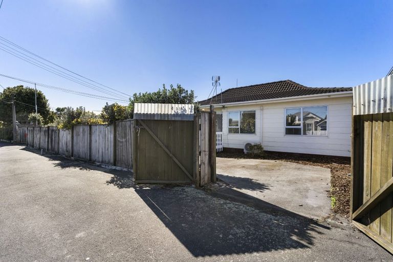 Photo of property in 1/40 Lake Road, Narrow Neck, Auckland, 0624