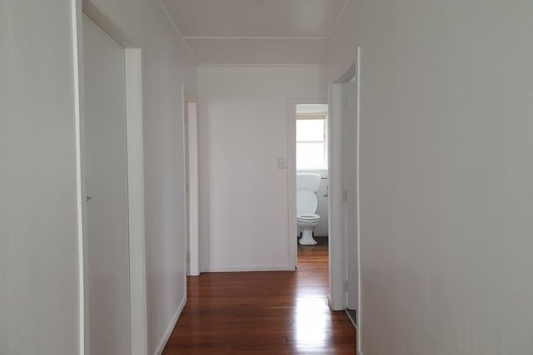 Photo of property in 87 Beazley Avenue, Paparangi, Wellington, 6037