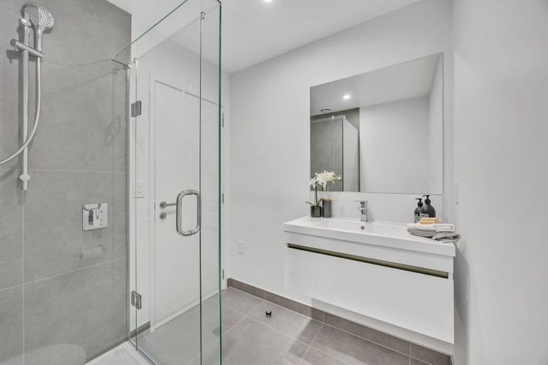 Photo of property in 2/60 Kemp Road, Massey, Auckland, 0614