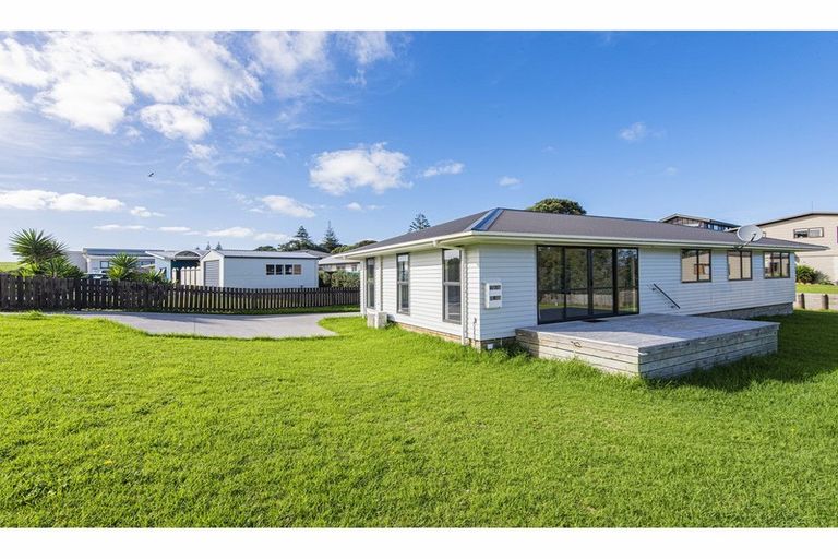 Photo of property in 27 Sunset Drive, Baylys Beach, Dargaville, 0377
