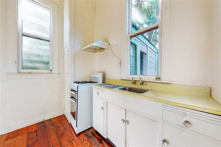 Photo of property in 33 Nairn Street, Mount Cook, Wellington, 6011