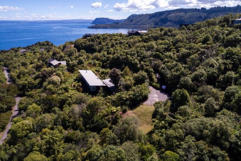 Photo of property in 44 Whakamoenga Point, Acacia Bay, Taupo, 3385