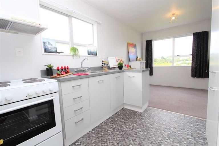 Photo of property in 44 Dominica Crescent, Grenada Village, Wellington, 6037