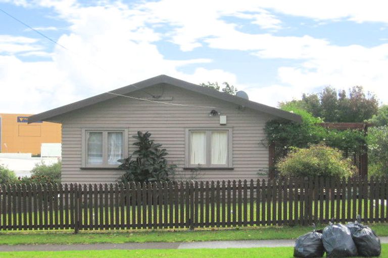 Photo of property in 11a Newington Road, Henderson, Auckland, 0612