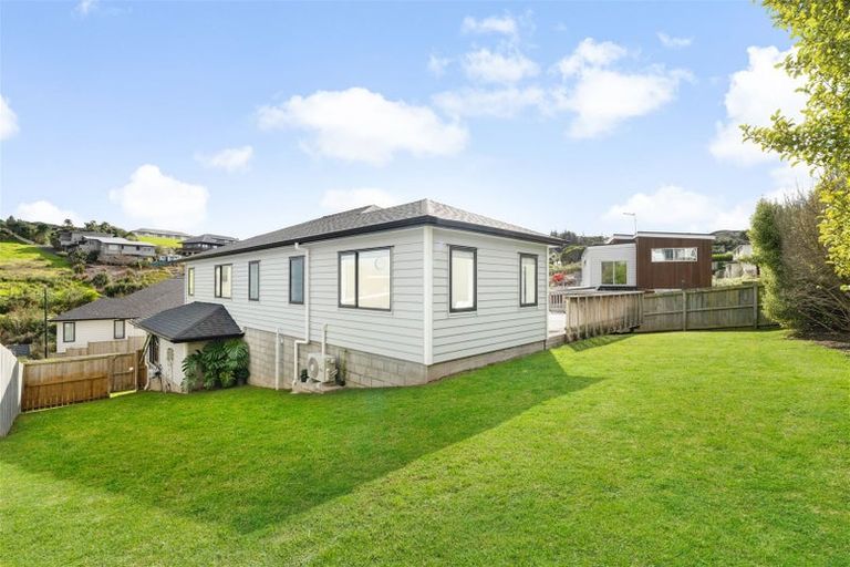 Photo of property in 9 Kahu Close, Orewa, 0931