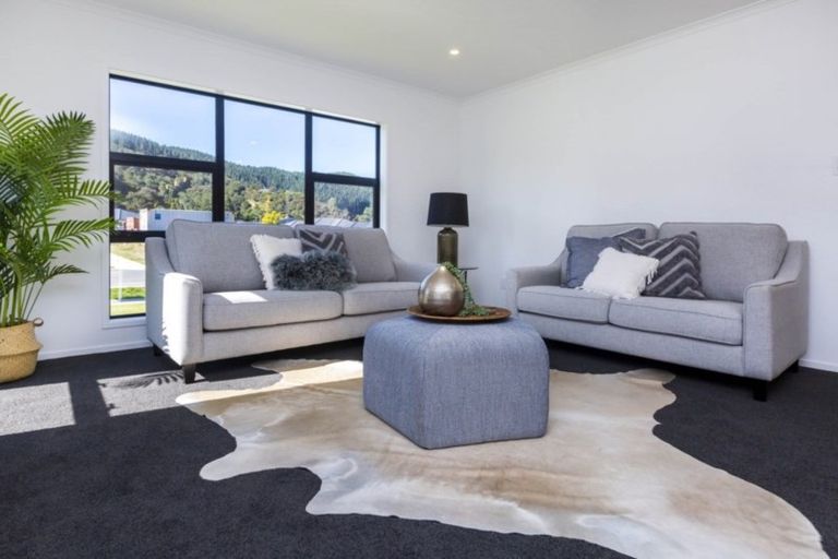 Photo of property in 10 Buddle Road, Wallaceville, Upper Hutt, 5018