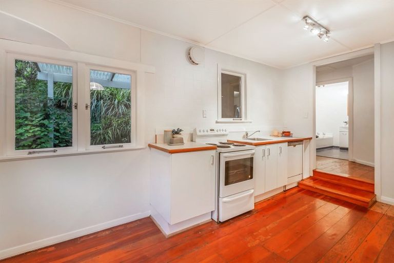 Photo of property in 78 Airlie Road, Plimmerton, Porirua, 5026